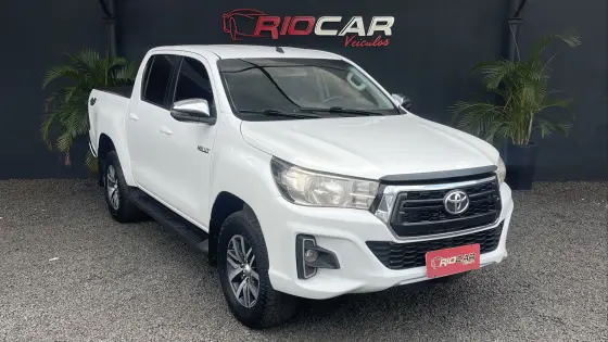 TOYOTA HILUX 2.8 SR 4X4 CD 16V DIESEL 4P AUTOMÁTICO