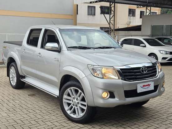 TOYOTA-HILUX-2.7 SRV 4X4 CD 16V FLEX 4P AUTOMÁTICO TOYOTA-HILUX-2013