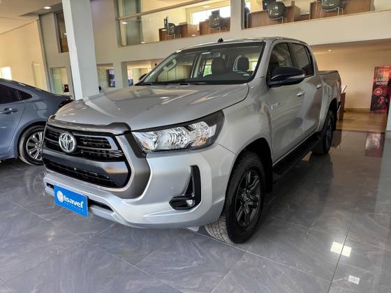 TOYOTA HILUX 2.8 D-4D TURBO DIESEL CD SR 4X4 AUTOMÁTICO