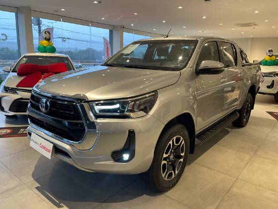 TOYOTA HILUX 2.8 D-4D TURBO DIESEL CD SRX 4X4 AUTOMÁTICO