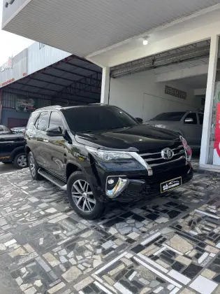 TOYOTA HILUX SW4 2.8 SRX 4X4 7 LUGARES 16V TURBO INTERCOOLER DIESEL 4P AUTOMÁTICO TOYOTA HILUX SW4 2.8 SRX 4X4 7 LUGARES 16V TURBO INTERCOOLER DIESEL 4P AUTOMÁTICO
