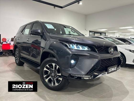 TOYOTA HILUX SW4 2.8 D-4D TURBO DIESEL DIAMOND 7L 4X4 AUTOMÁTICO