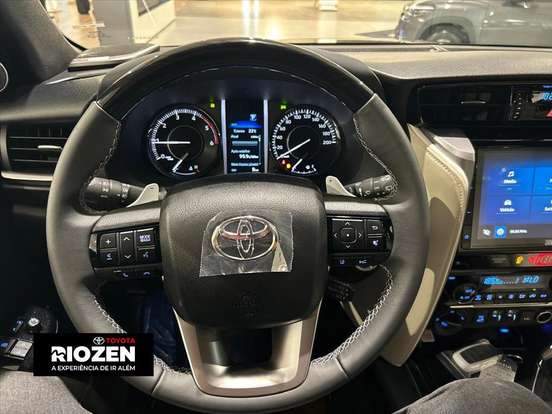 TOYOTA-HILUX SW4-2.8 D-4D TURBO DIESEL DIAMOND 7L 4X4 AUTOMÁTICO TOYOTA-HILUX SW4-2026