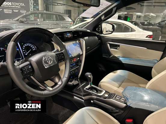 TOYOTA-HILUX SW4-2.8 D-4D TURBO DIESEL DIAMOND 7L 4X4 AUTOMÁTICO TOYOTA-HILUX SW4-2026