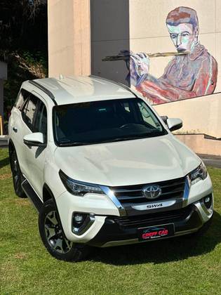 TOYOTA HILUX SW4 2.8 SRX DIAMOND 4X4 7 LUGARES 16V TURBO INTERCOOLER DIESEL 4P AUTOMÁTICO