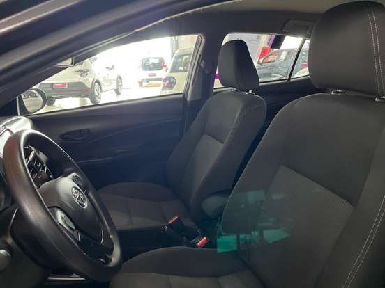 TOYOTA-YARIS-2024