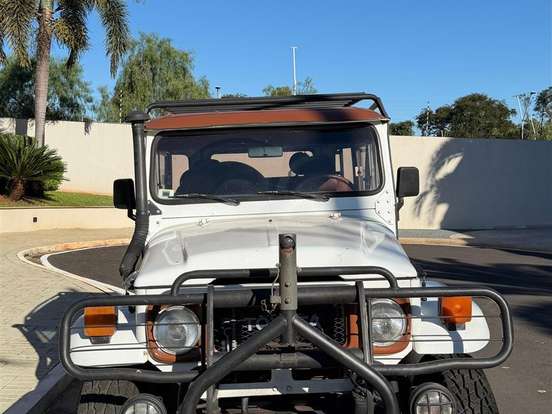 TOYOTA-BANDEIRANTE-3.7 BJ50LV 4X4 TETO RIGIDO DIESEL 2P MANUAL TOYOTA-BANDEIRANTE-1988