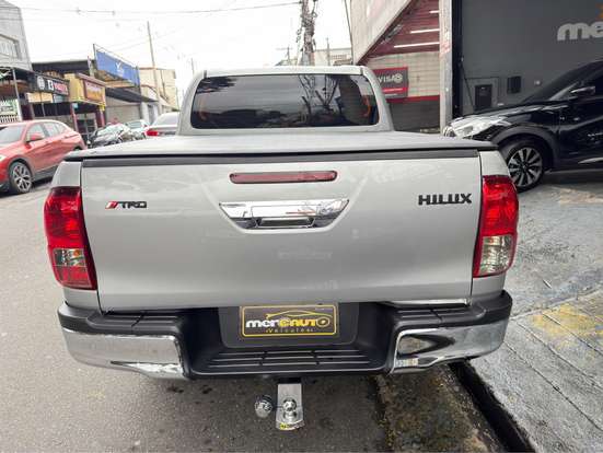 TOYOTA-HILUX-2017
