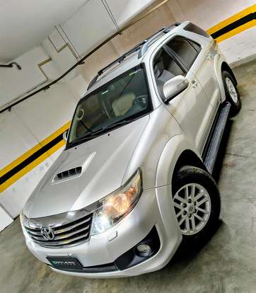 TOYOTA-HILUX SW4-3.0 SRV 4X4 7 LUGARES 16V TURBO INTERCOOLER DIESEL 4P AUTOMÁTICO TOYOTA-HILUX SW4-2014