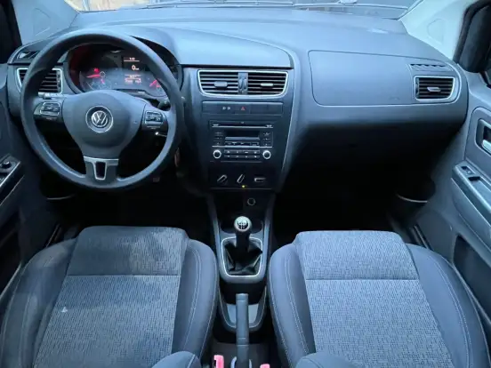 VOLKSWAGEN-FOX-2013