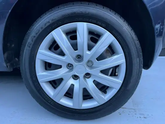 VOLKSWAGEN-FOX-2013