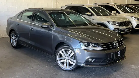 VOLKSWAGEN JETTA 2.0 TSI HIGHLINE 211CV GASOLINA 4P TIPTRONIC VOLKSWAGEN JETTA 2.0 TSI HIGHLINE 211CV GASOLINA 4P TIPTRONIC