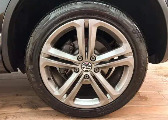 VOLKSWAGEN-TOUAREG-2013