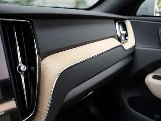 VOLVO-XC60-2026