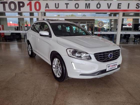VOLVO XC60 2.4 D5 MOMENTUM DIESEL AWD 4P AUTOMÁTICO
