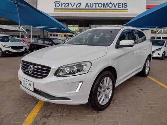 VOLVO XC60 2.4 D5 MOMENTUM DIESEL AWD 4P AUTOMÁTICO
