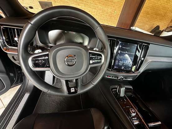VOLVO-S60-2.0 T8 R-DESIGN HÍBRIDO 4P AUTOMÁTICO VOLVO-S60-2019