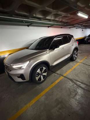VOLVO-XC40-2022