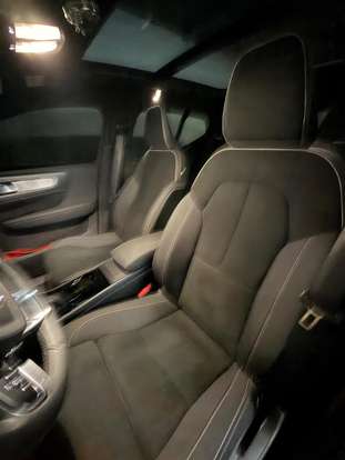 VOLVO-XC40-2022