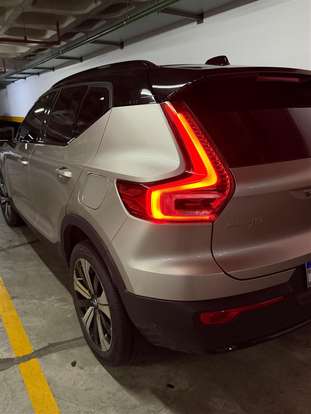 VOLVO-XC40-2022