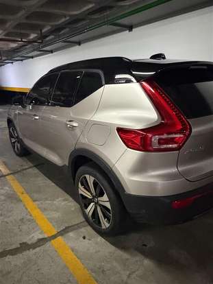 VOLVO-XC40-2022
