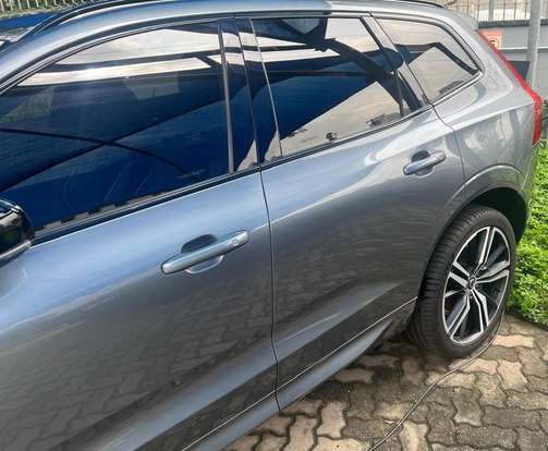 VOLVO-XC60-2021