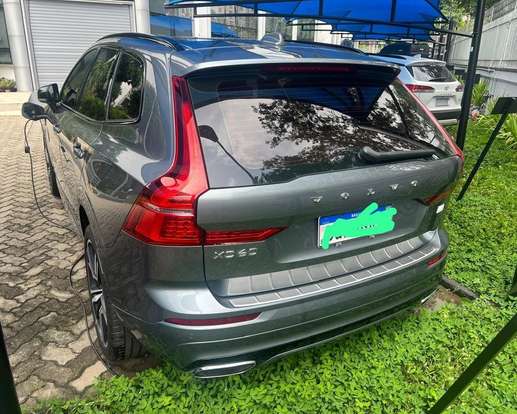 VOLVO-XC60-2021