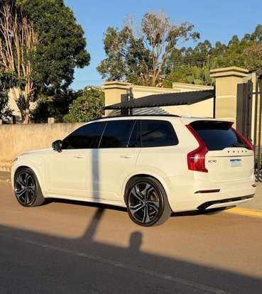 VOLVO-XC90-2023