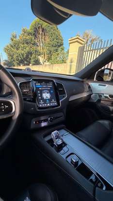 VOLVO-XC90-2023