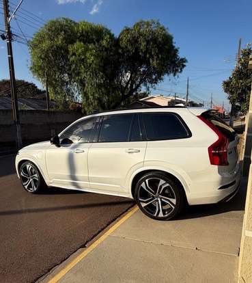 VOLVO-XC90-2023