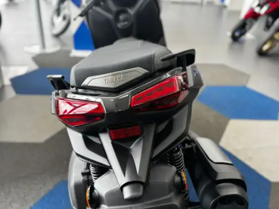 YAMAHA-XMAX 300 CONNECTED ABS YAMAHA-XMAX 300 CONNECTED ABS-2025