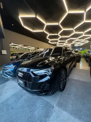 AUDI-Q3-2022
