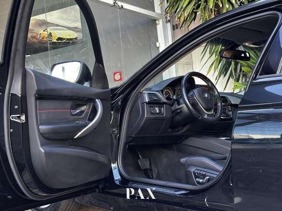 BMW-320i-2017