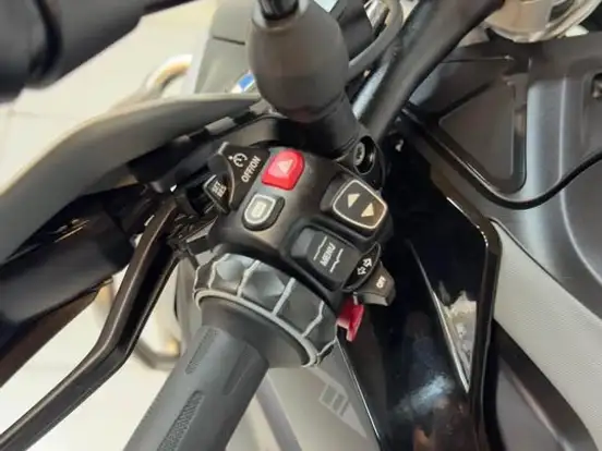 BMW-R 1300 GS TRIPLE BLACK BMW-R 1300 GS TRIPLE BLACK-2025