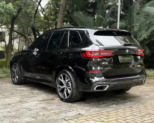 BMW-X5-2021