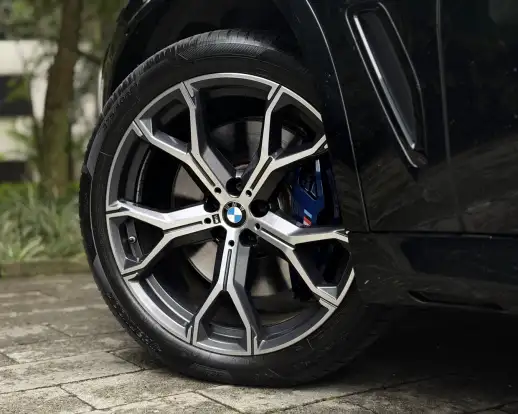 BMW-X5-2021
