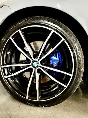 BMW-320i-2023