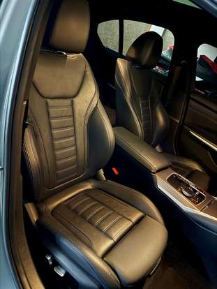 BMW-320i-2023
