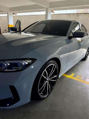 BMW-320i-2023
