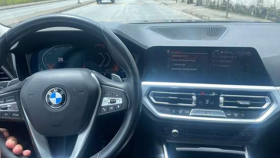 BMW-320i-2019