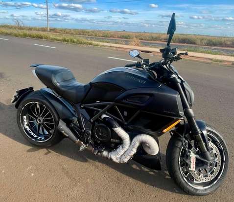 DUCATI-DIAVEL DARK-2015