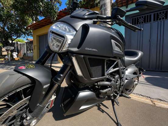 DUCATI-DIAVEL DARK-2015