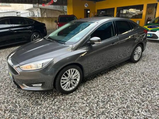 FORD FOCUS 2.0 SE PLUS FASTBACK 16V FLEX 4P POWERSHIFT