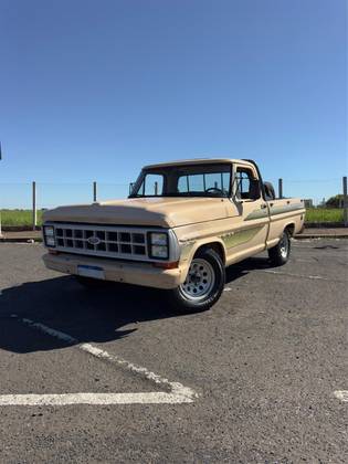 FORD F-1000 3.9 SUPER SÉRIE CS 8V DIESEL 2P MANUAL