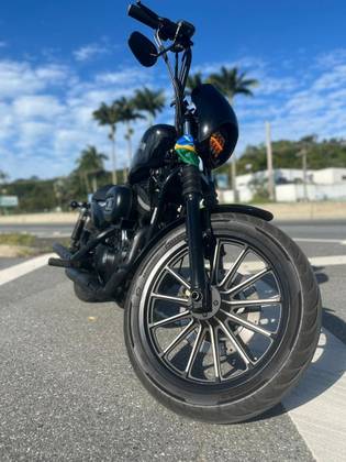 HARLEY-DAVIDSON SPORTSTER IRON 883 