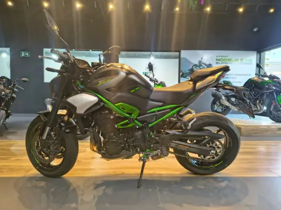 KAWASAKI Z900 KAWASAKI Z900