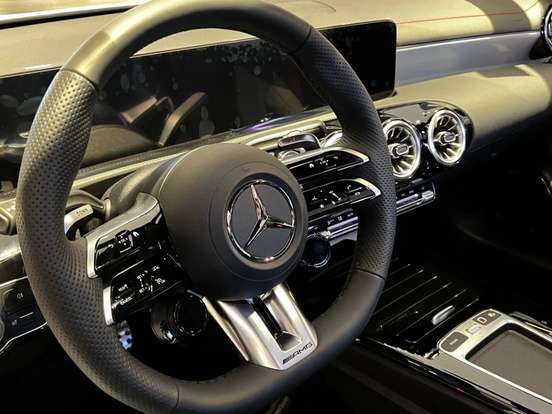 MERCEDES-BENZ-CLA 35 AMG-2.0 MHEV 4MATIC 8G-DCT MERCEDES-BENZ-CLA 35 AMG-2025