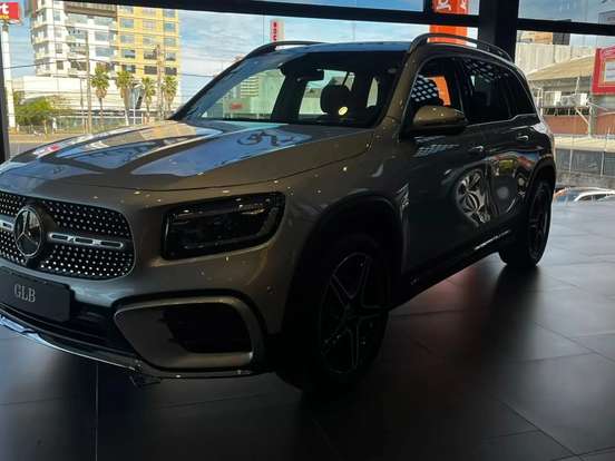 MERCEDES-BENZ-GLB 220-2025