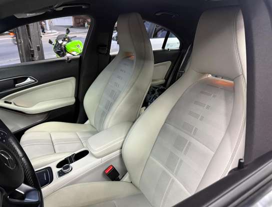 MERCEDES-BENZ-CLA 200-1.6 URBAN 16V FLEX 4P AUTOMÁTICO MERCEDES-BENZ-CLA 200-2016