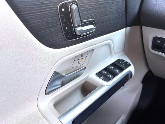 MERCEDES-BENZ-GLB 200-2021